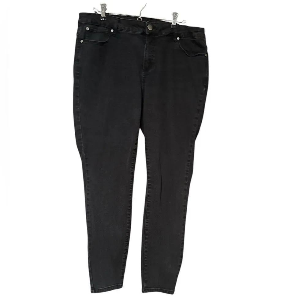 Tahari Kelly Mid Rise Skinny Plus Size Black Jeans Size 16W